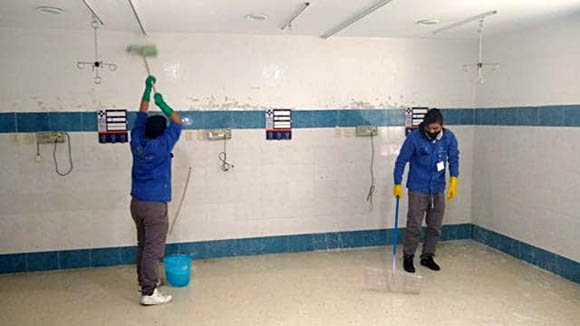 Trabajadores independientes de limpieza crean estándares para hospitales
